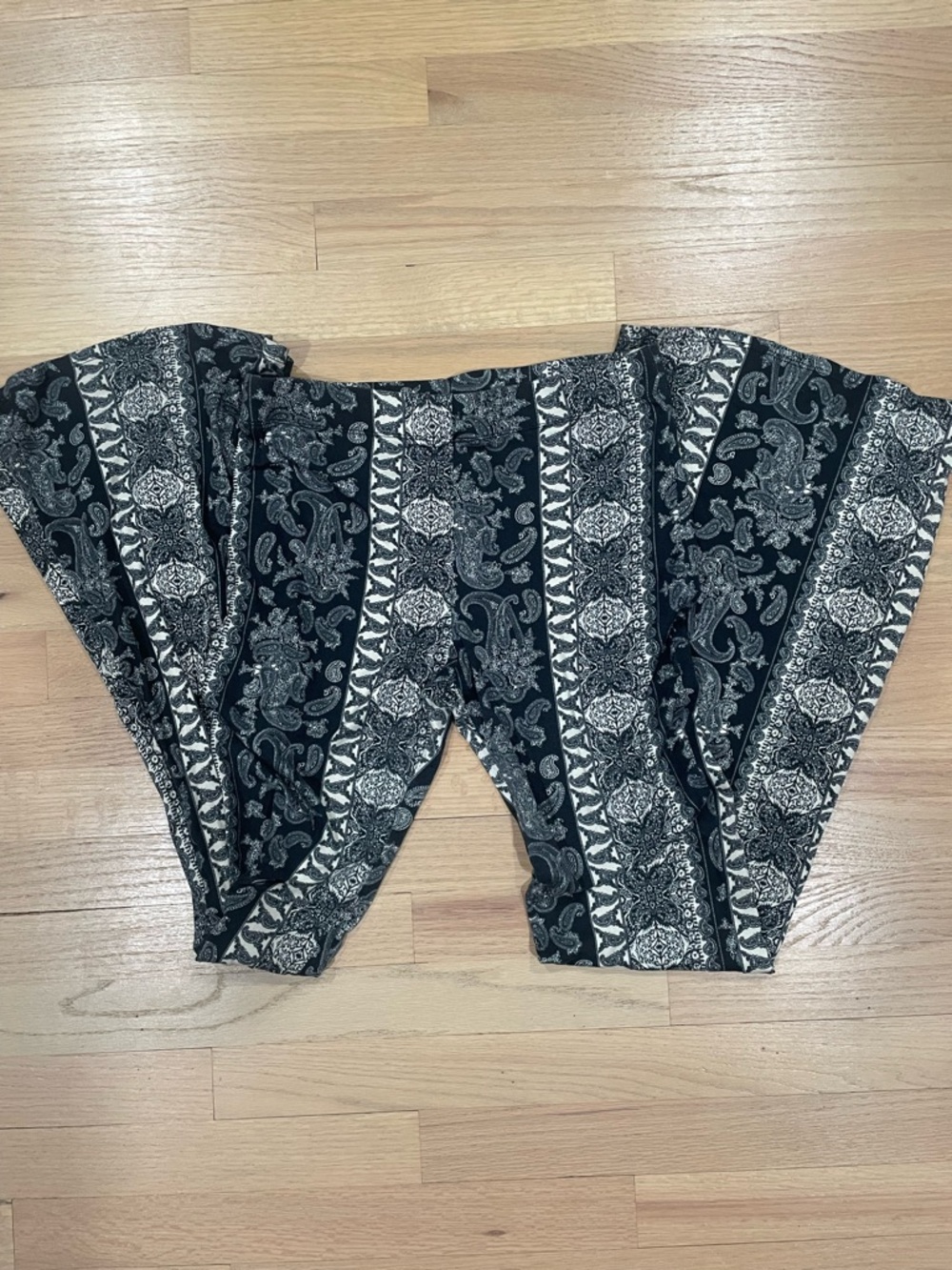 Vibe Black & White Paisley Wide-Leg Pants